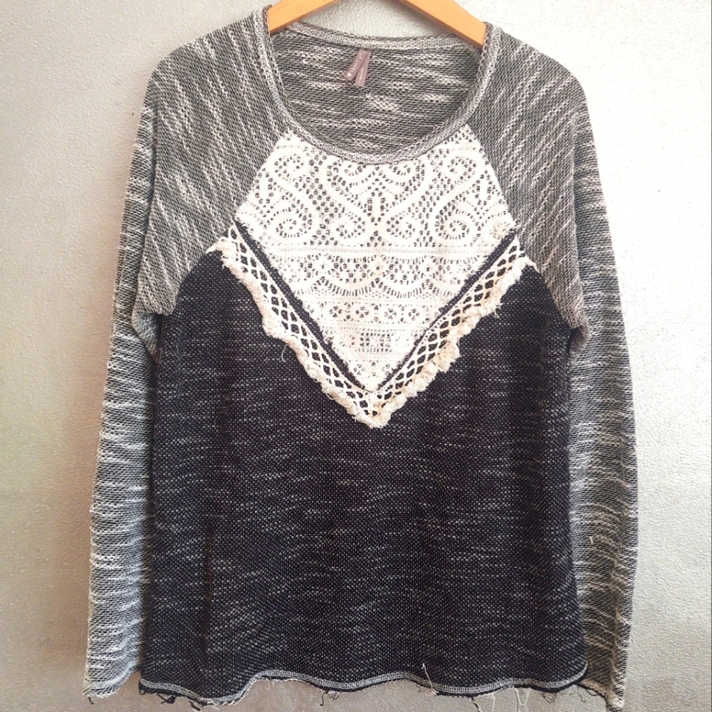 📚Vanity Women's size L Scoop neck sweater